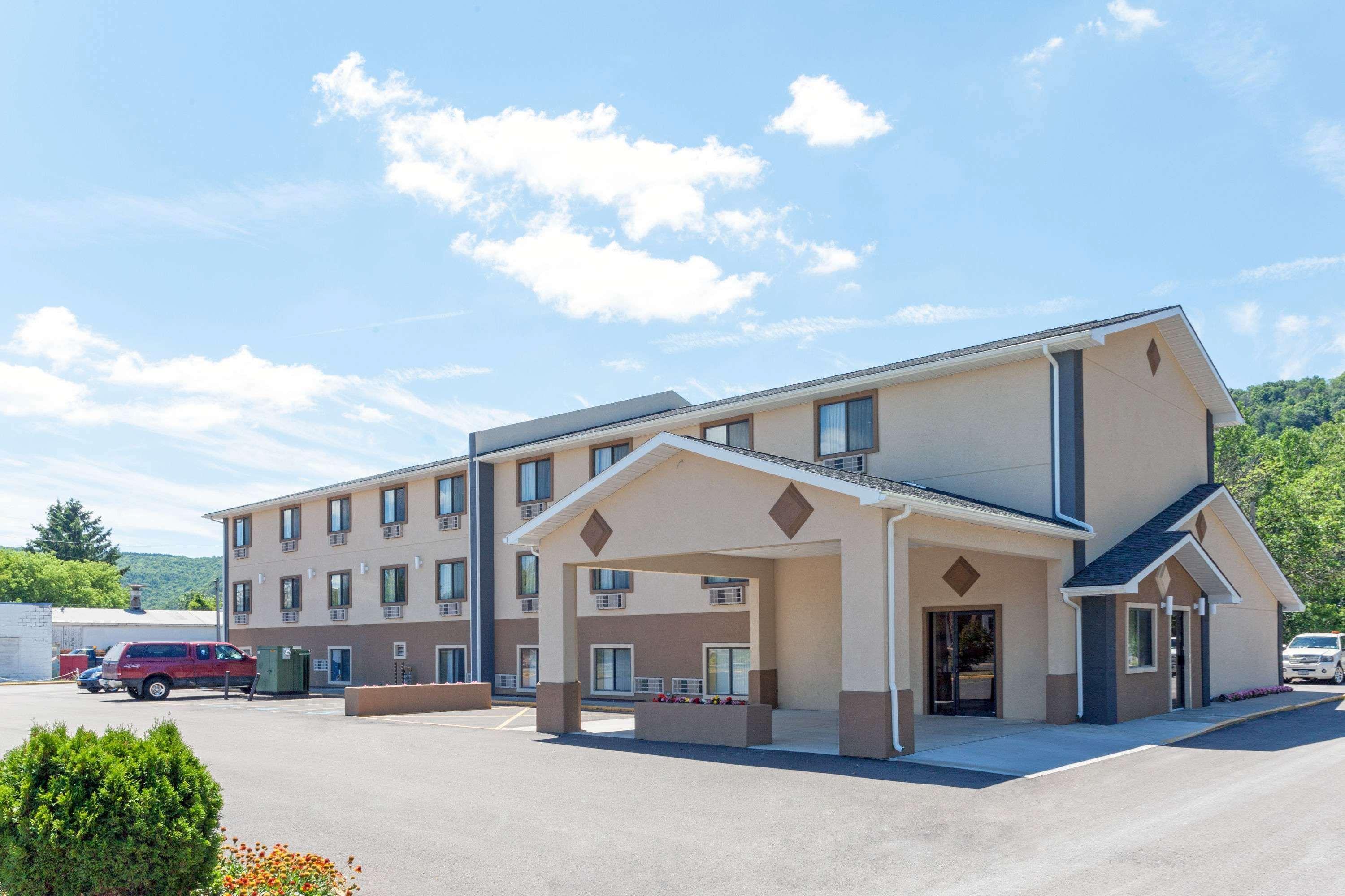 ซูเปอร์ 8 บาย วินด์แฮม บาธ แฮมมอนด์สปอร์ต แอเรีย Motel ภายนอก รูปภาพ