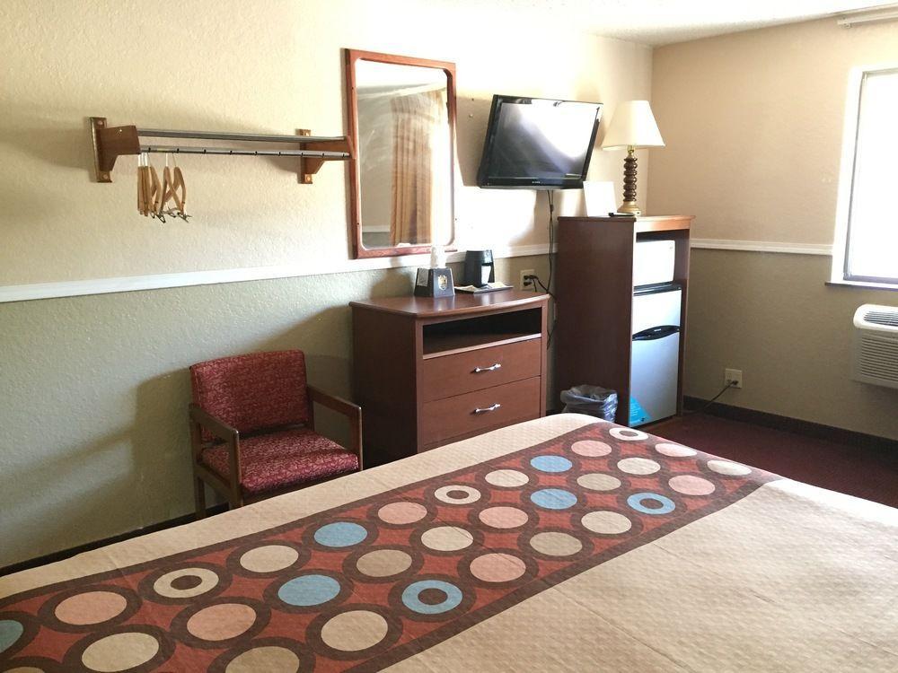 ซูเปอร์ 8 บาย วินด์แฮม บาธ แฮมมอนด์สปอร์ต แอเรีย Motel ภายนอก รูปภาพ